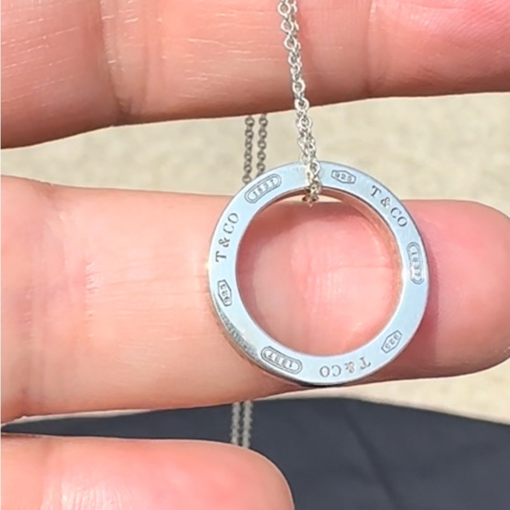 NWOT Beautiful Tiffany & Co Circle Necklace W/ 16 inch chain! Gift box and pouch